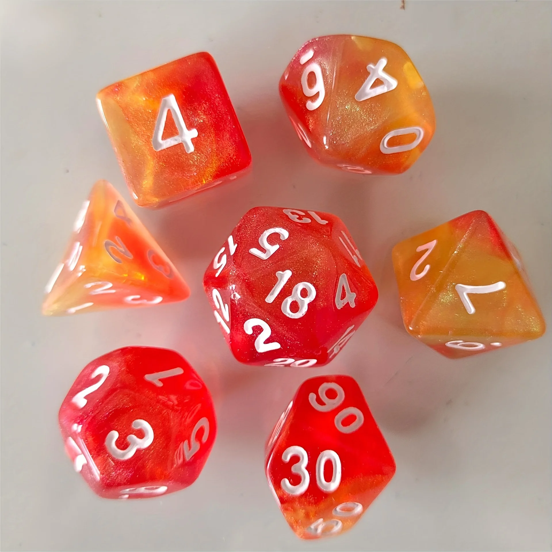 7/ensemble de dés dragon bicolores, jeux de bureau classiques, parfaits pour les rassemblements d'amis en famille, accessoires de jeux de société 7/ensemble de dés dragon bicolores, jeux de bureau classiques, parfaits pour les rassemblements d'amis en famille, accessoires de jeux de société