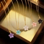 Pendentif fleur de cerisier ; Tour de cou attrayant pour les filles ; Cadeau idéal pour les bijoux de mariage ou de fête pour les femmes