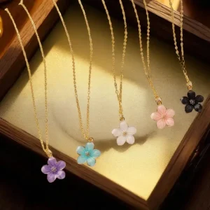 Pendentif fleur de cerisier ; Tour de cou attrayant pour les filles ; Cadeau idéal pour les bijoux de mariage ou de fête pour les femmes