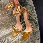 Sandales femmes 2025 Style concis sandales à une sangle pour filles femmes Sexy talon aiguille dos fermeture éclair couverture talons été Sandalias or Sandales femmes 2025 Style concis sandales à une sangle pour filles femmes Sexy talon aiguille dos fermeture éclair couverture talons été Sandalias or